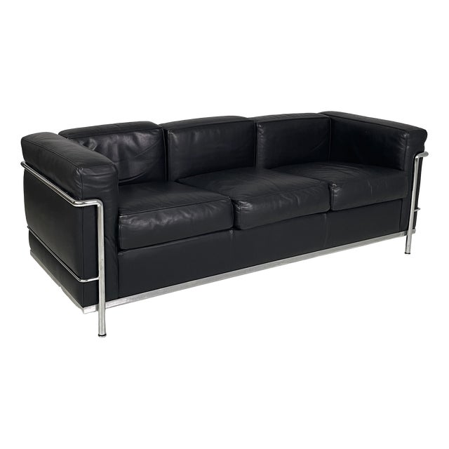 Italian Modern LC2 Sofa in Black Leather by Le Corbusier, Jeanneret and Perriand for Cassina, 1980s For Sale
