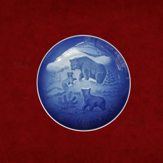 Traditional 1980s Vintage Bing and Grondahl Porcelain Mother's Day Decorative Plates - Set of 4 For Sale - Image 3 of 9