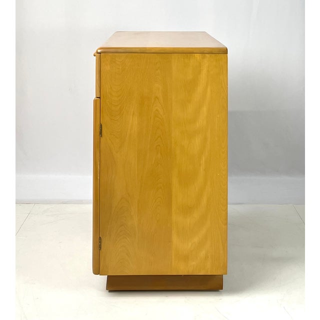Mid-Century Modern Heywood-Wakefield "Wheat" Solid Birch Credenza / Cabinet (Model M 541, Dated 1957) For Sale - Image 10 of 16