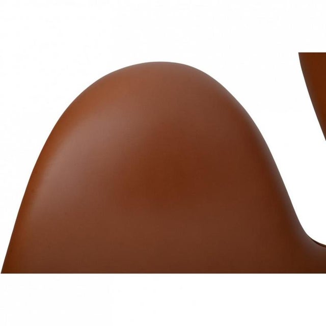 Vintage Swan Chair in Leather by Arne Jacobsen, 1960s For Sale - Image 4 of 16