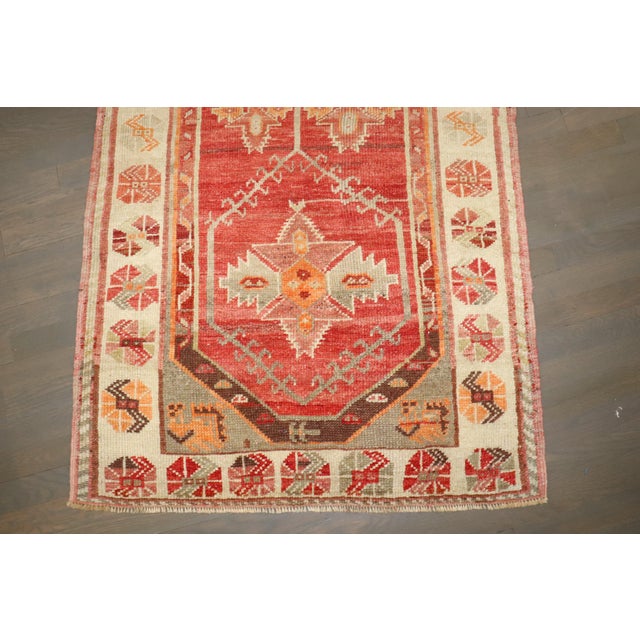 An early 20th-century antique scatter-size Oushak Rug Details rug no. j4281 size 3' 1" x 5' 7" (94 x 170 cm)