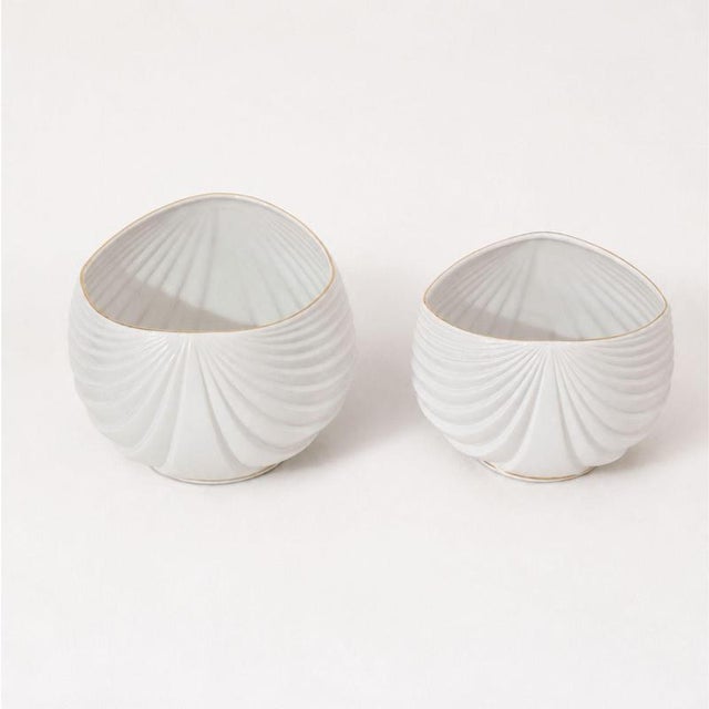 Gio Ponti Mid-Century Modern Ceramic White and Gold Vases by Gio Ponti, Italy, Set of 2 For Sale - Image 4 of 9