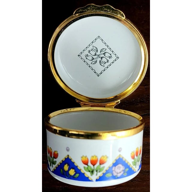 Blue Bilston & Battersea English Fine Enamel "Happy Birthday" Round Box For Sale - Image 8 of 10