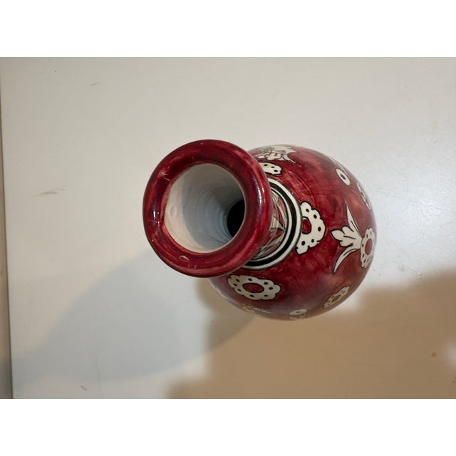 1940s Mid-Century Volpi Deruta Hand-Painted Red Renaissance Portrait Vase - 10.5" For Sale - Image 5 of 7