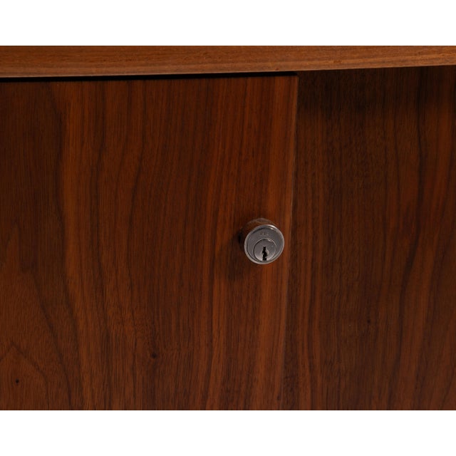 Florence Knoll International Credenza Walnut Legs Chrome Locks Leather Pulls 1960s For Sale - Image 10 of 12