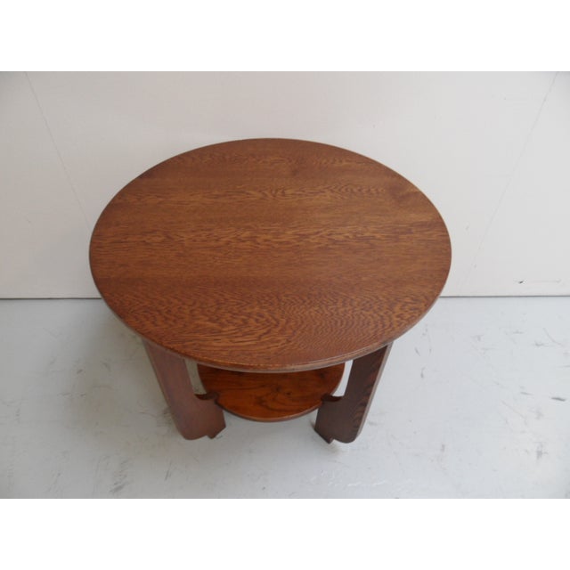 Art Deco Round Oak Coffee Table, 1920s, in Very Good conditions. Designed 1920 to 1949