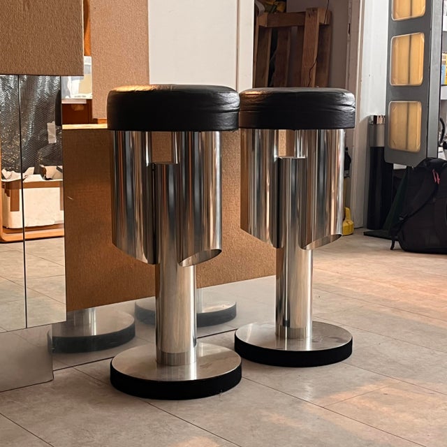 Gold Italian Modern Dry Bar Unit with Mirror, Brass Accents and Stools, 1970s, Set of 3 For Sale - Image 8 of 15