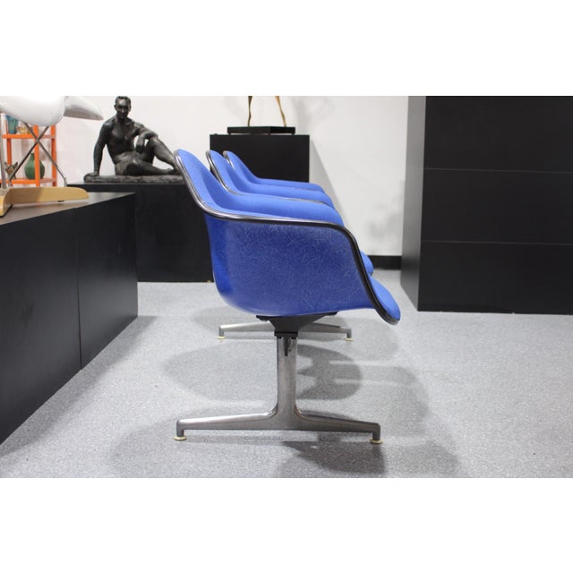 2000 - 2009 Tandem Shell Bench by Herman Miller For Sale - Image 5 of 12