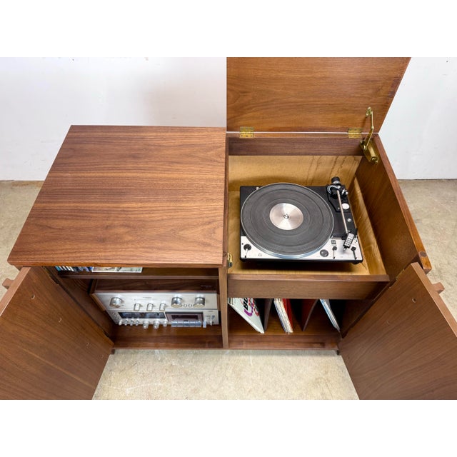 1970s Mid Century Modern Walnut Media / Stereo Cabinet / Credenza For Sale - Image 5 of 12