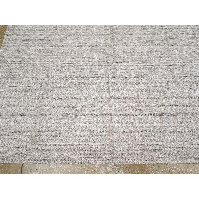 Mid 20th Century Galerie Shabab Collection Mid-20th Century Vintage Turkish Flatweave Kilim Room Size Carpet For Sale - Image 5 of 8