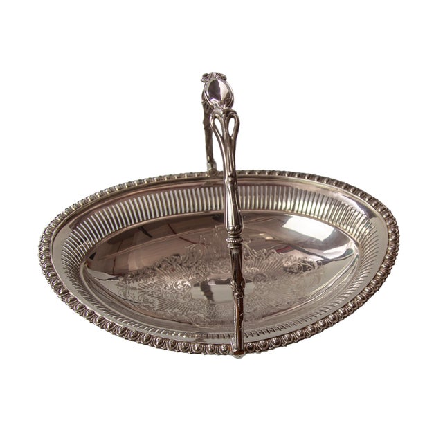 Sheffield Silver Co. Early 20th Century Roberts & Belk Silverplate Hollowware Basket For Sale - Image 4 of 4
