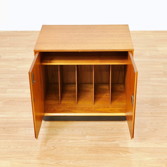 1960s Mid Century Teak Vinyl Record Storage by Dynatron For Sale - Image 10 of 11