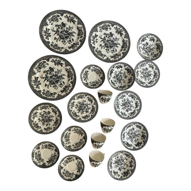1980s Set of Nineteen (19) Barratts England Black Transferware Dinnerware Set, Asiatic Pheasant Style, Dinner Plates Bowls Teacups Saucers For Sale