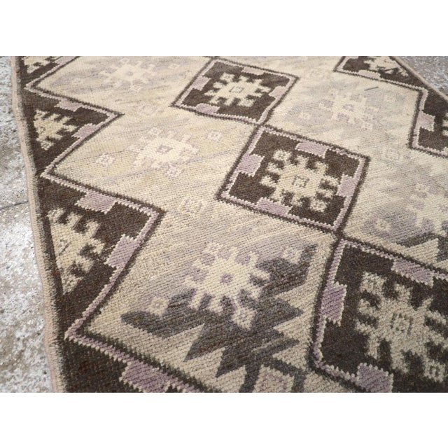 Tribal Galerie Shabab Collection Mid-20th Century Turkish Anatolian Rug For Sale - Image 3 of 8
