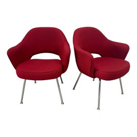 Example of Eero Saarinen Office Chairs