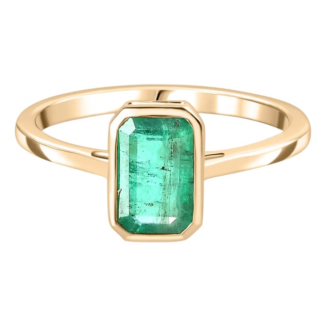 14k Gold Octagon Cut Emerald Solitaire Ring for Her Size 7 For Sale