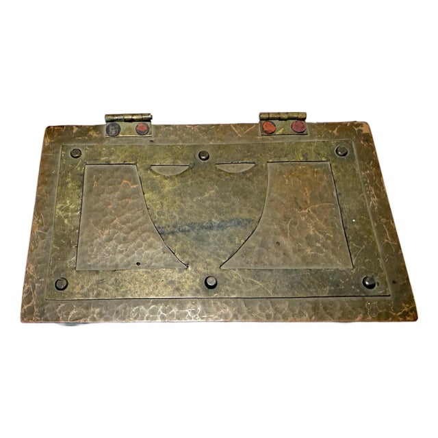 Antique Handmade Arts & Crafts Hammered Thick Copper Brass Footed Dresser Box For Sale