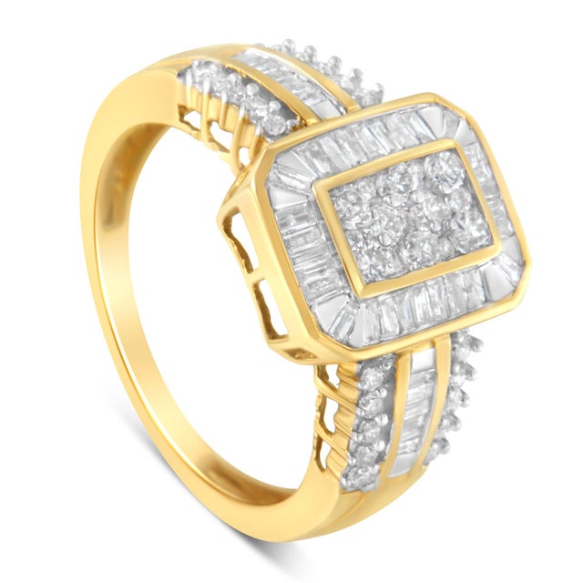 Early 21st Century 10K Yellow Gold Round and Baguette-Cut Diamond Cocktail Ring (1.0 Cttw, H-I Color, SI2-I1 Clarity) - Size 7 For Sale - Image 5 of 7