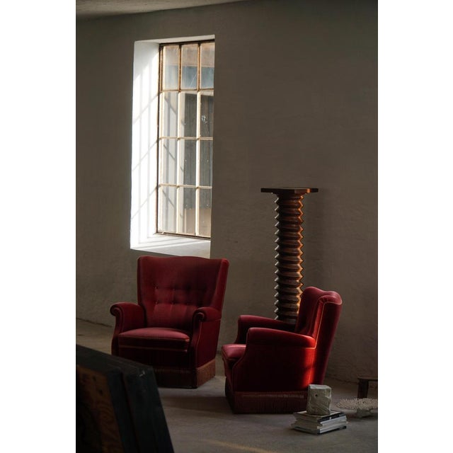 A stunning pair of danish lounge chairs from the 1950s, featuring a classic highback and a lowback chair. Solid legs and...