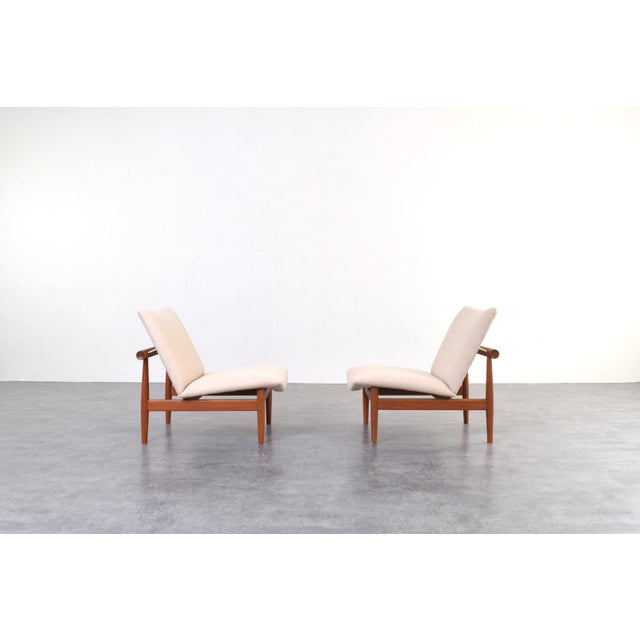 The fd 137/1 armchair was designed in 1953 by renowned danish designer finn juhl for the france & daverkosen manufacturer,...