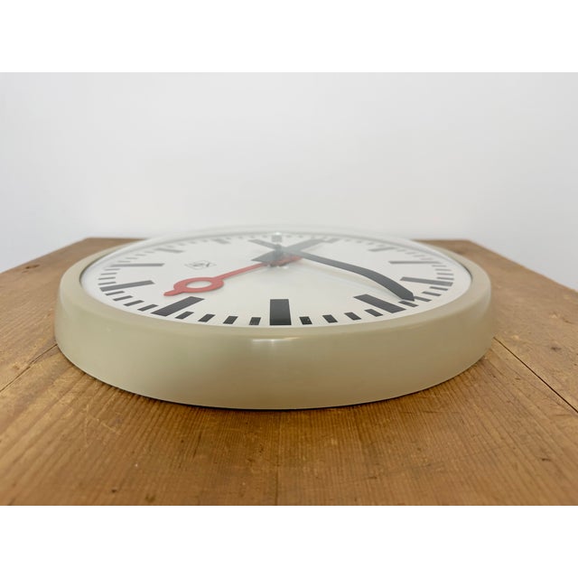 Grey Industrial Wall Clock from TN, 1960s For Sale - Image 16 of 18