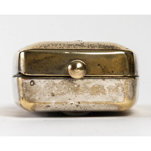 Bronze crumb catcher, 1980-1990, in the Art Nouveau style. Measures: H: 4 cm, W: 18 cm, D: 7 cm.