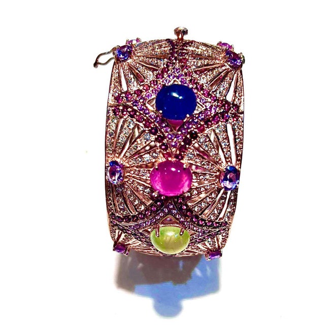Bochic "Capri" Natural Ruby, Sapphire & Emerald Cuff Set In 18K Gold & Silver For Sale - Image 17 of 18