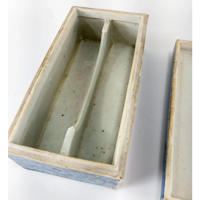 19th Century Chinese Chinoiserie Blue and White Covered Box With Repair For Sale - Image 11 of 13