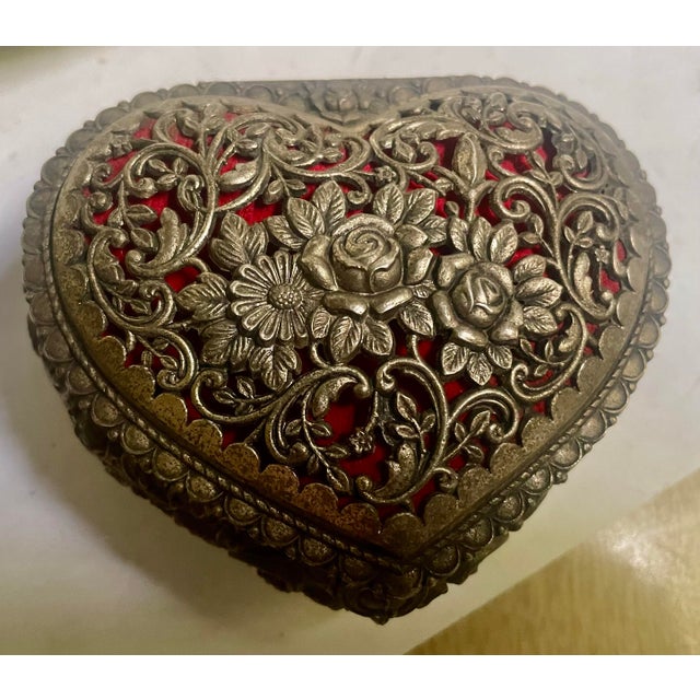 Mid 20th Century Metal Rose Flower Vine Filigree Heart Shaped Small Jewelry Box Red Velvet Lining For Sale - Image 4 of 10