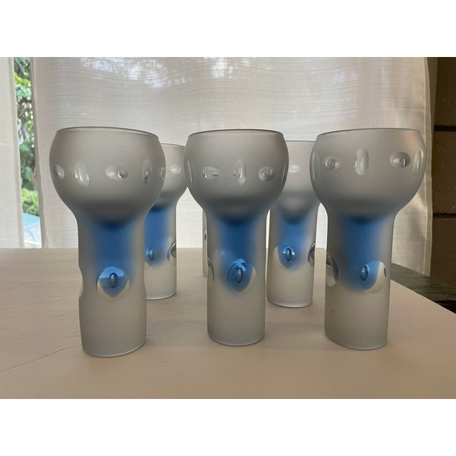 Unusual set of 6 Murano glasses from the 1970s by Arnolfo Di Cambio. The glasses involve two glassblowing techniques-- one...