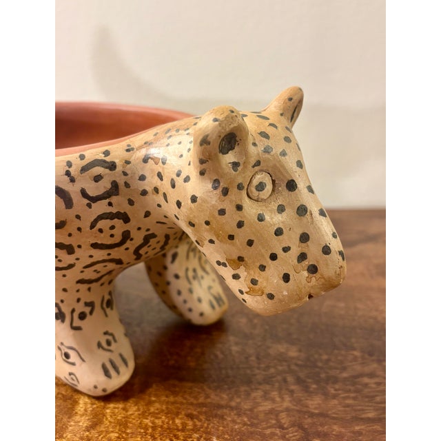 Tan Brazilian Indigenous Waujá Waurá Handmade Jaguar Pottery Bowl For Sale - Image 8 of 8
