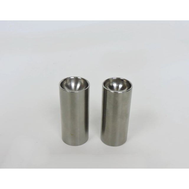 Stelton 1960s Arne Jacobsen Cylinda Danish Modern Stainless Steel Salt & Pepper Shakers- a Pair For Sale - Image 4 of 4