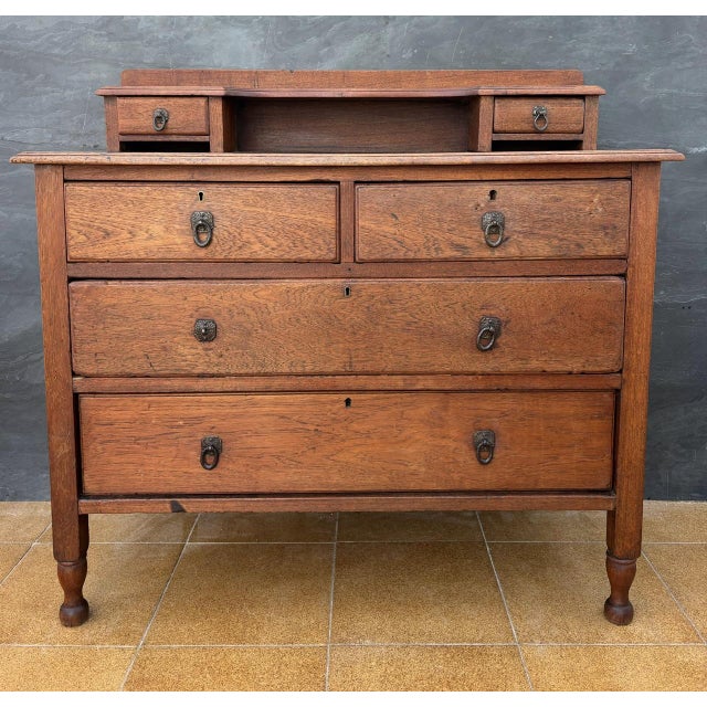 Charming chest of drawers crafted in oak, featuring a practical and elegant layout with two small upper drawers set into a...