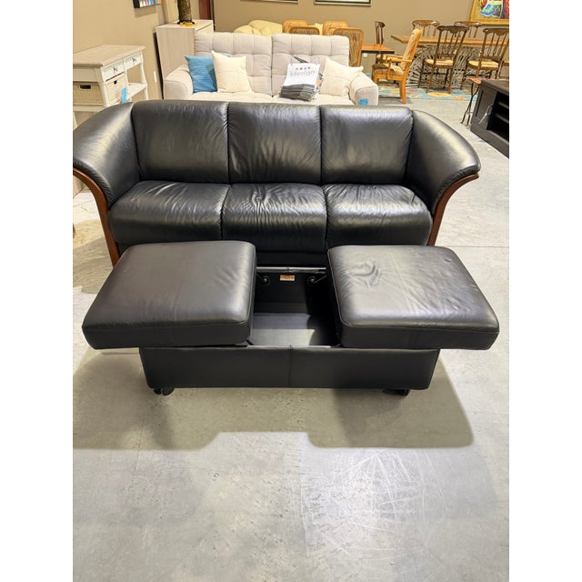1990s 1990s Ekornes Stressless Scandinavian Black Paloma Leather Double Ottoman With Curved Wood Tabletop For Sale - Image 5 of 9