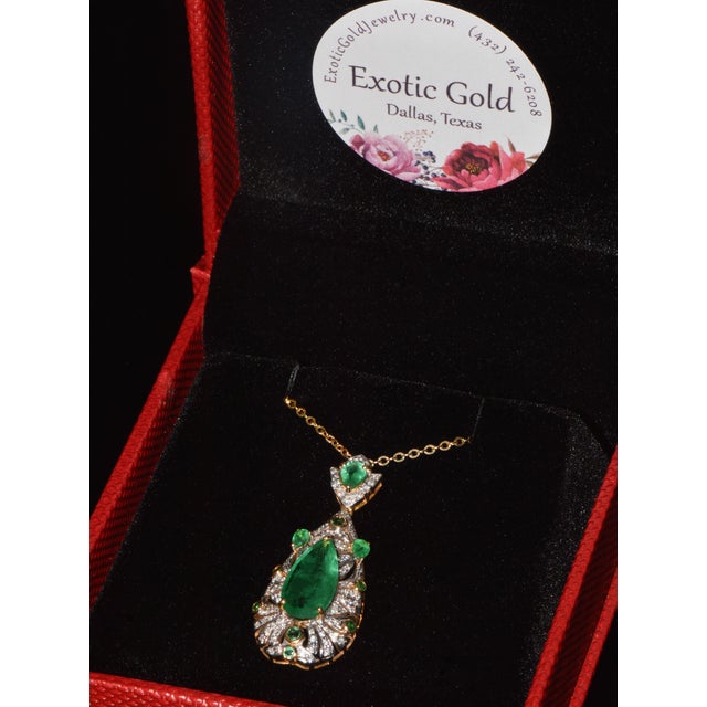 Late 20th Century Gia Natural 4.10Cts Emerald Diamond Solid 18k Gold Pendant Necklace For Sale - Image 14 of 15
