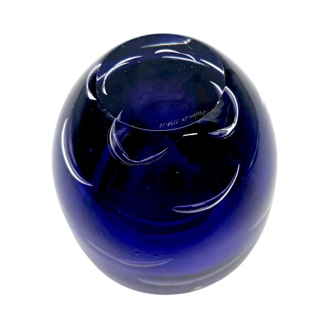 Orrefors Cobalt Blue Art Glass Bowl by Lars Hellsten Signed Lh 5149-13 7.25" For Sale - Image 10 of 14