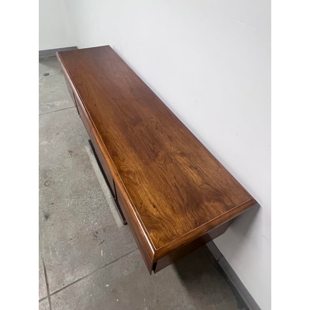 Mid-Century Modern C. 1970s Warren Platner Style Walnut and Polished Aluminum Space Age Credenza For Sale - Image 3 of 8