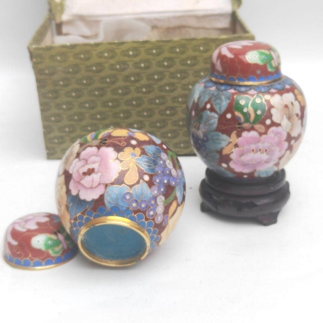 Mid 20th Century Pair of Vintage Cloisonné Enamel Lidded Jars – Butterfly & Floral Motif, With Original Box For Sale - Image 5 of 9