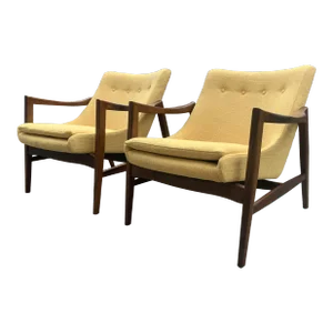 Modern Mid Century Style Lounge Chairs Solid Walnut Frames. Pair