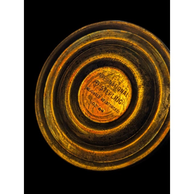 1900 - 1909 Antique Mid-Century Modern International Sterling Silver Salt & Pepper Shakers – Classic Weighted Silver Set For Sale - Image 5 of 5