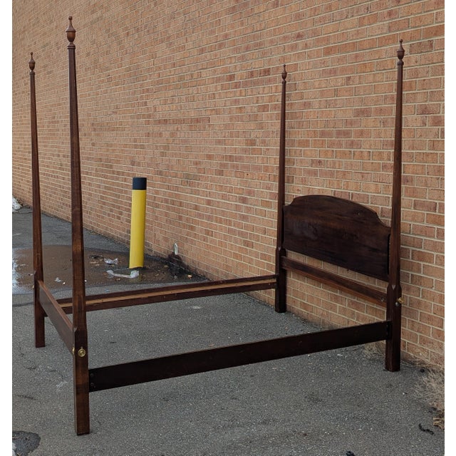 Vintage Mahogany Traditional Style Queen Size Four Pencil Poster Bed For Sale In Washington DC - Image 6 of 11