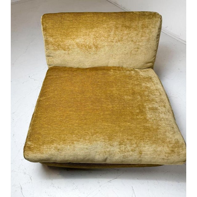 Set of Mid-Century Modern Amanta Armchairs attributed to Mario Bellini, 1960s For Sale - Image 6 of 7