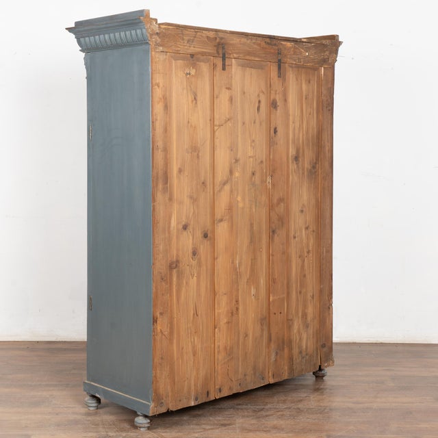 20th Century Pair of Blue Painted Pine Bookcases Display Cabinets For Sale - Image 14 of 15