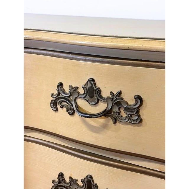 Mid-Century Modern Vintage French Provincial Triple Dresser in Butter Yellow | 9 Drawers For Sale - Image 3 of 10