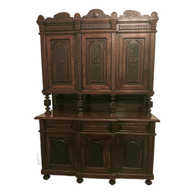 Late 19th-Century Italian Renaissance Revival Carved Wood Buffet Cabinet Cupboard For Sale