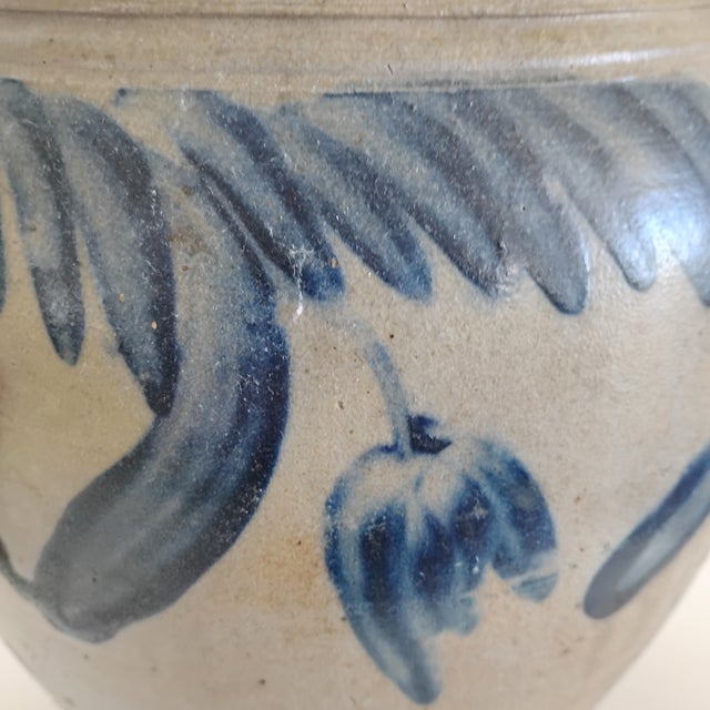 Antique Late 19th Century New England 2 Gal Churn With Cobalt Blue Tulips For Sale - Image 4 of 17