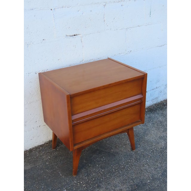 Mid Century Modern Nightstand Side End Bedside Table 6235 For Sale - Image 14 of 17