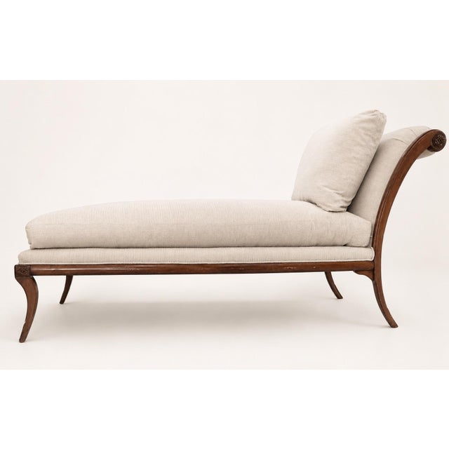 Vintage Walnut Klismos Chaise Lounge in Textured Cream Upholstery For Sale In Houston - Image 6 of 8