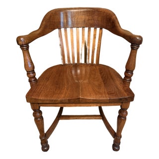 Early 1900s Antique W. H. Gunlocke Co. Solid Oak Stationary Banker's Chair For Sale