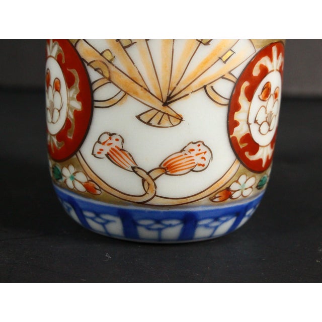 Mid 19th Century Edo / Meiji Mid 19th C. Japanese Arita Imari Porcelain Sake Cup For Sale - Image 11 of 16